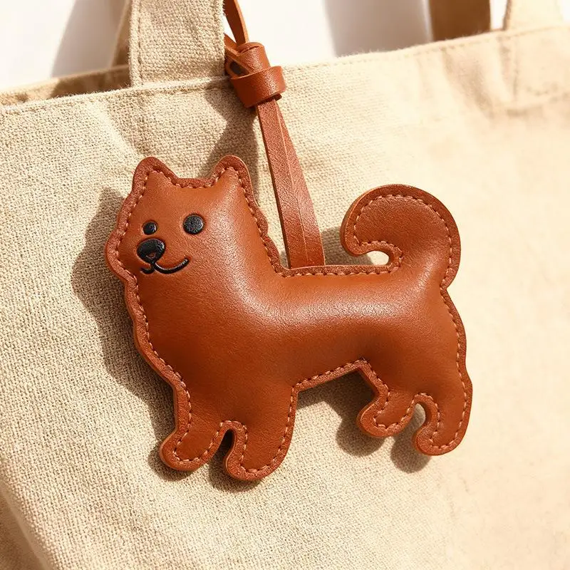 Niedlicher Schlüsselanhänger aus Kunstleder, Taschenanhänger in Form eines Samojed-Hundes für Handtaschen, handgefertigter Tieranhänger, Geschenk für Frauen/perfektes Taschenaccessoire. – Detail 3