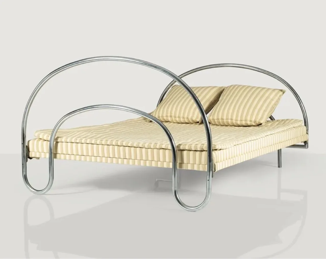 Personalized retro romantic fashion trend style bed, a material bed
