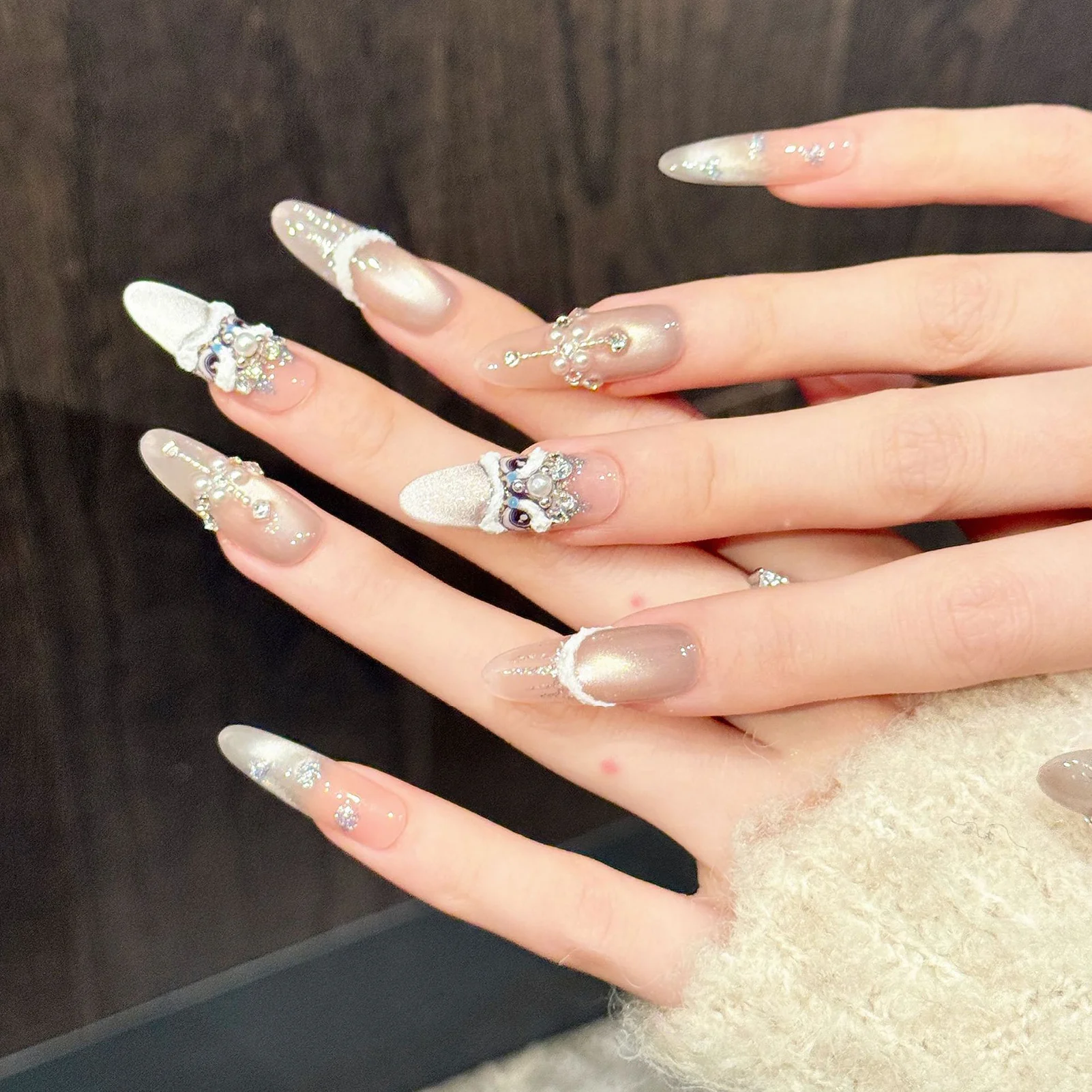 3D Lion Pearl Decor Handmade Press on Nails Cat's Eye Firework False Nails Wearable Light Luxury Fake Nails New Year Nail Art