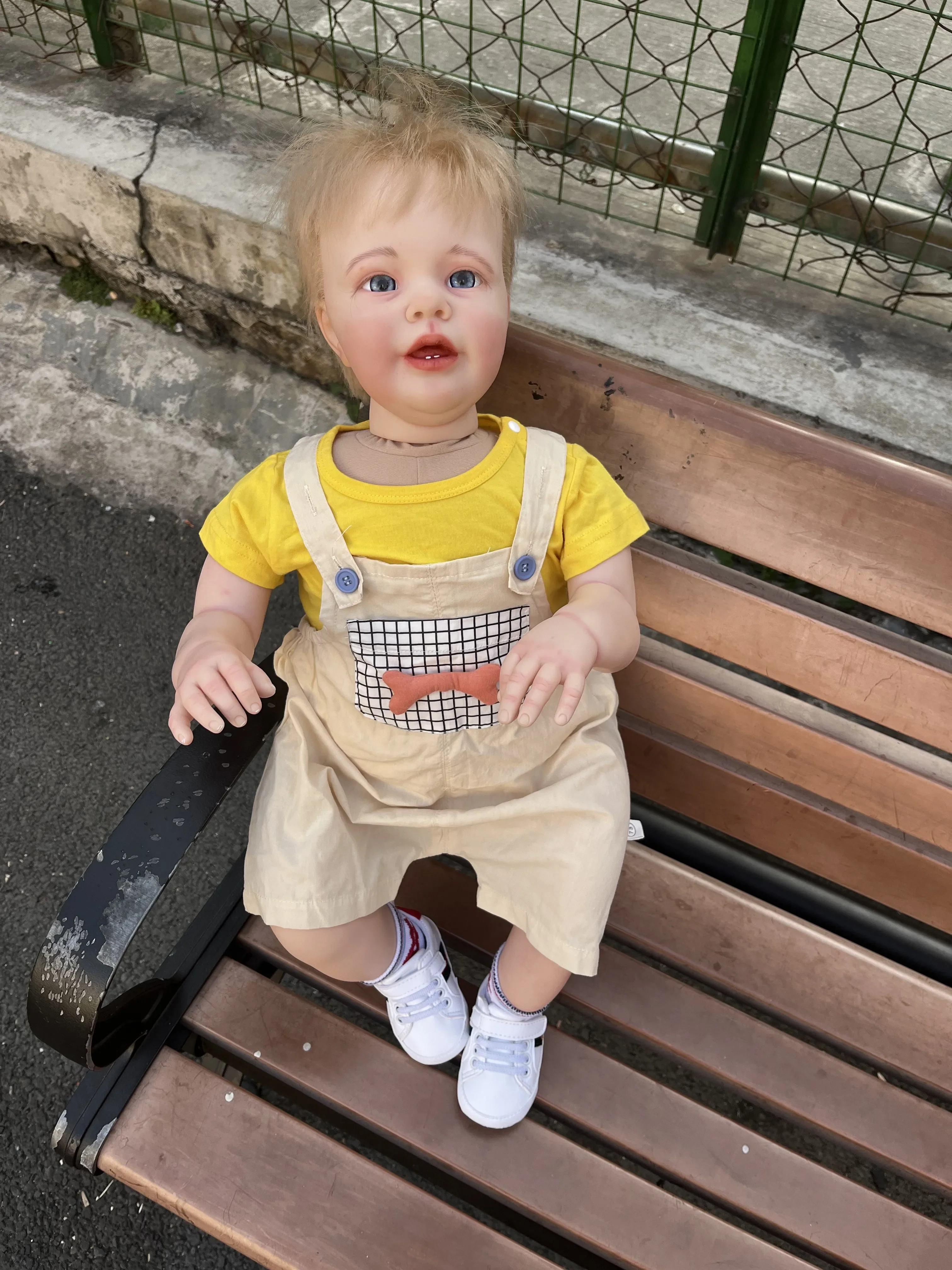 DLS Aangepaste Supply 28 inch Reborn Baby Katie Marie Boy Versie Handgeworteld Haar Al Afgewerkte Pop Met Jurk