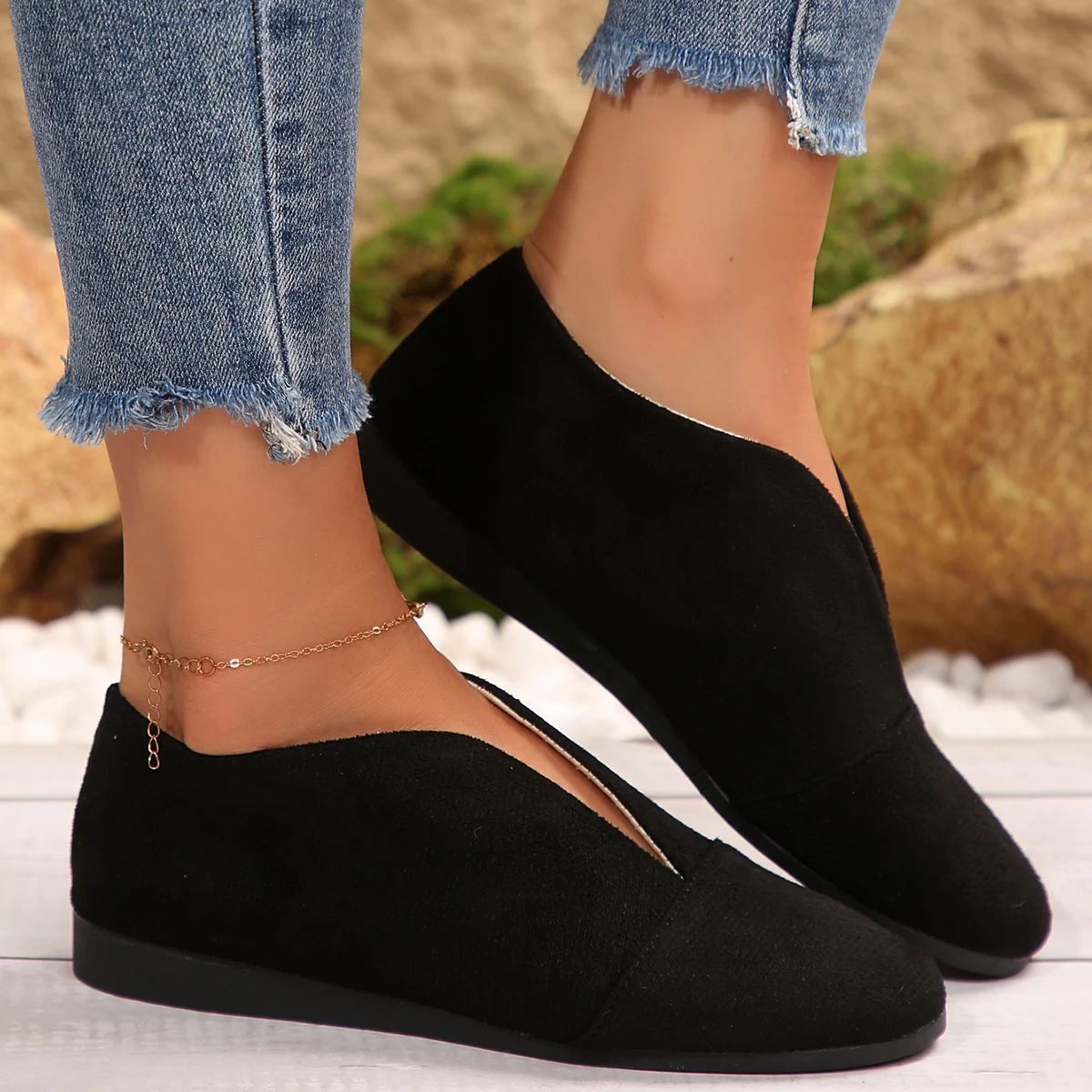 Plus-Size-Damen-Slipper aus Wildleder, V-Ausschnitt, runde Zehen, weich und bequem, lässig, für den täglichen Gebrauch, zum Spazierengehen, in verschiedenen Farben erhältlich. – Detail 28