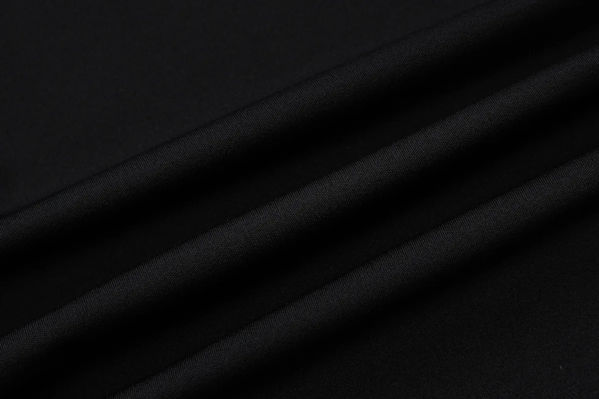 فستان الربيع والصيف بألوان متباينة، فساتين قصيرة عصرية أنيقة على طراز الشارع بدون حمالات وياقة على شكل خط واحد وخصر