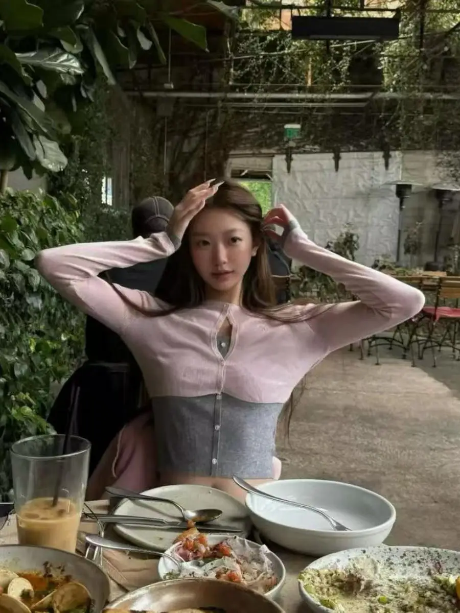 

East Gate Spliced Color Knitted Short Sleeve Long Sleeve Women's Slim Fit Hollow out Sweet Cool Style Two-Piece Suit Top