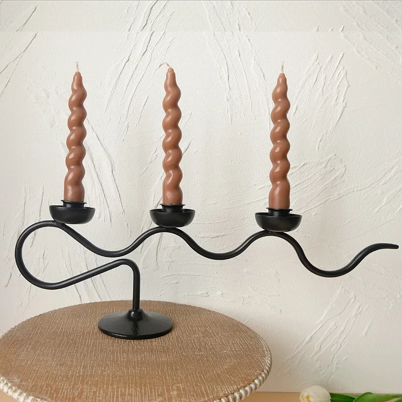 

Nordic Style Metal Candlestick Black Wavey Iron Candleholder for Home Creative Candelabra Home Wedding Decoration