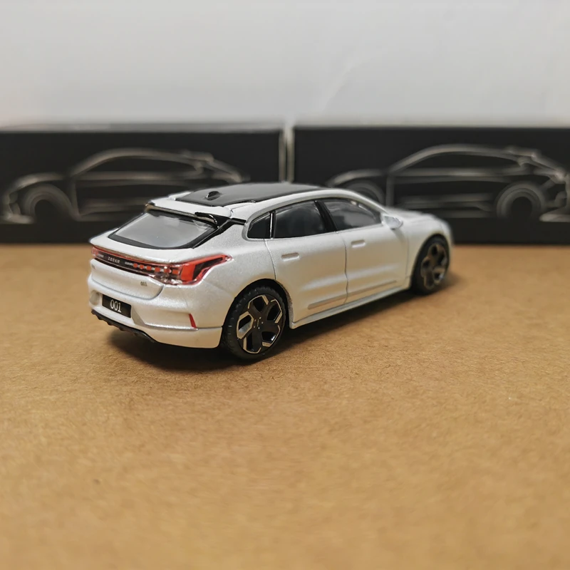 Diecast 1:64 Scale Original Geely ZEEKR 001 ใหม่Energyรถสะสมของเล่นของขวัญของที่ระลึกจอแสดงผลเครื่องประดับ