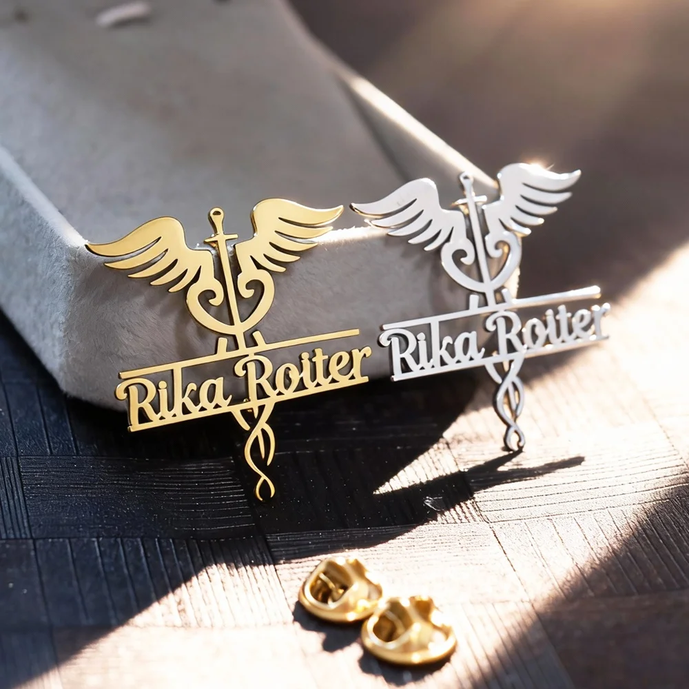 Custom Name Caduceus Brooch Personalized Medical Snake Scepter Wings Lapel Pin for Doctor Nurse Medical Student Jewelry Gifts
