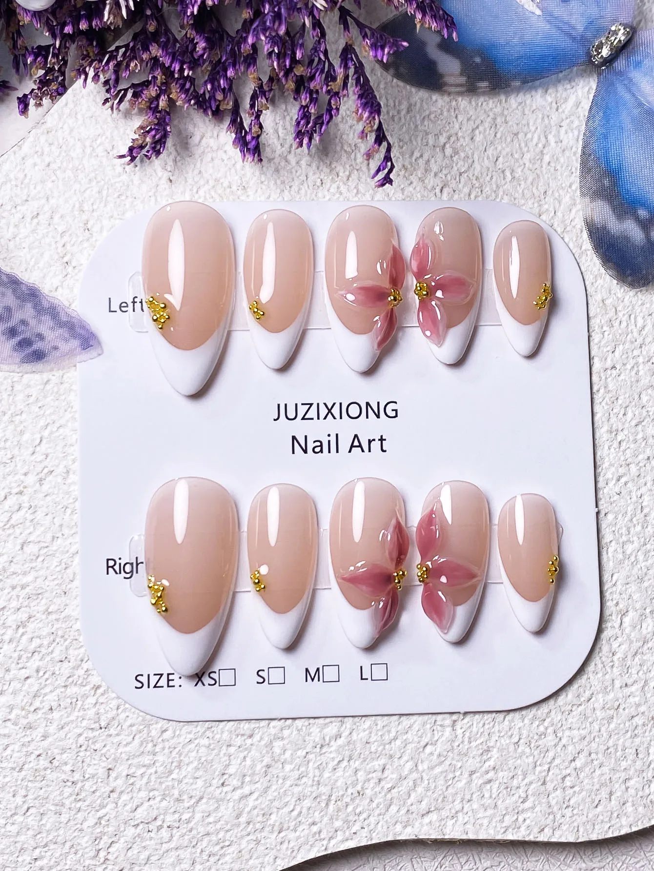 10 piezas de uñas postizas artesanales con punta francesa blanca, diseño de flor de tres pétalos y cuentas de acero, elegantes, románticas, minimalistas, de alta gama.