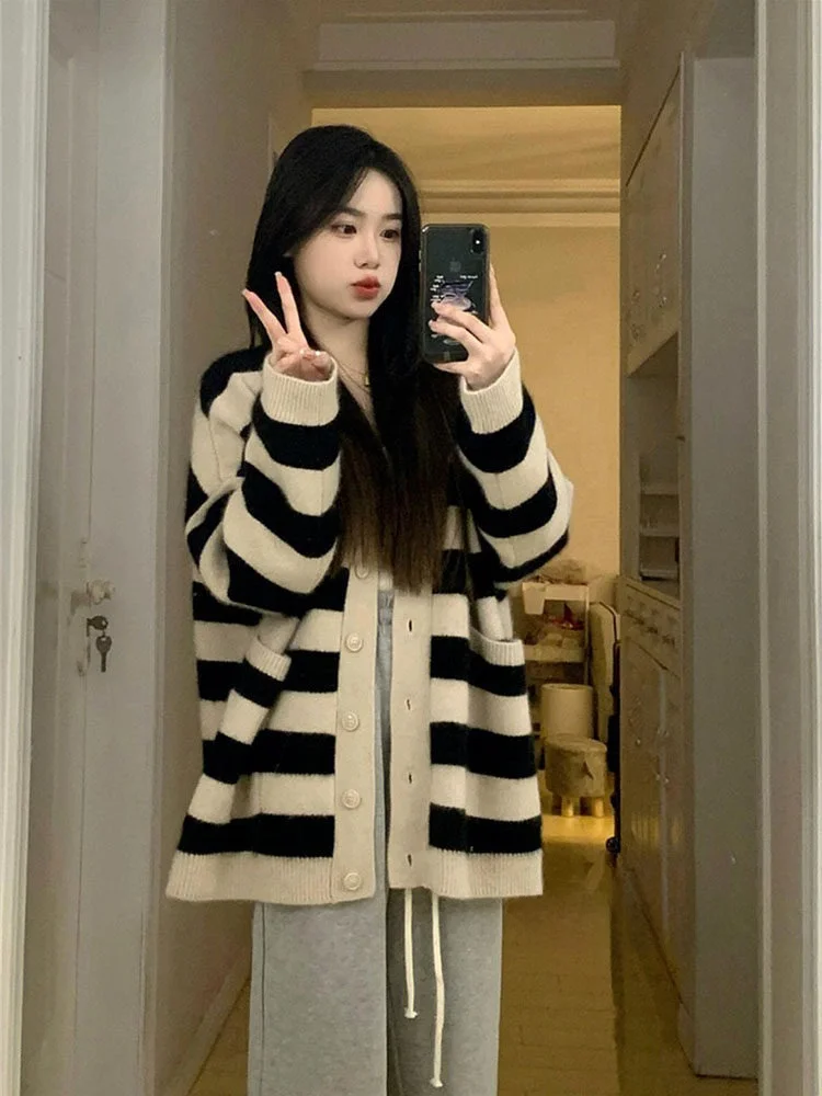 

2026 Spring New Loose Lazy Sle Women's Knitted Sweater Soft Cozy Striped Open Cardigan Long Sve V-Ne Buttoned Outerwear