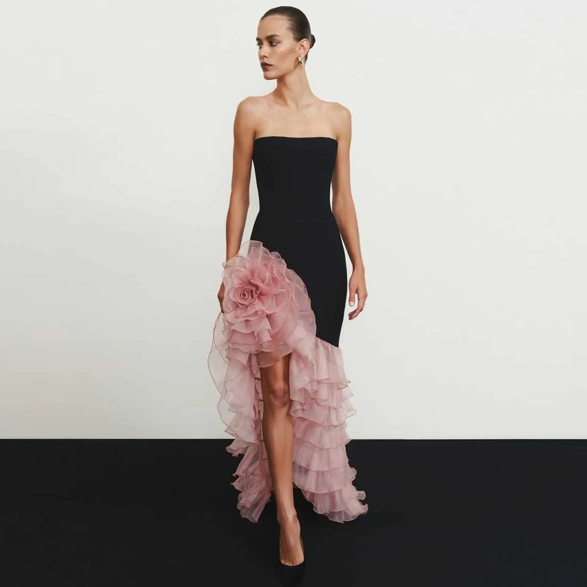 

Dramatic Pink and Black Evening Maxi Dress 2025 New Arrival Side Slit Tulle Flower Unique Prom Party Dresses 2 Color Formal Gown