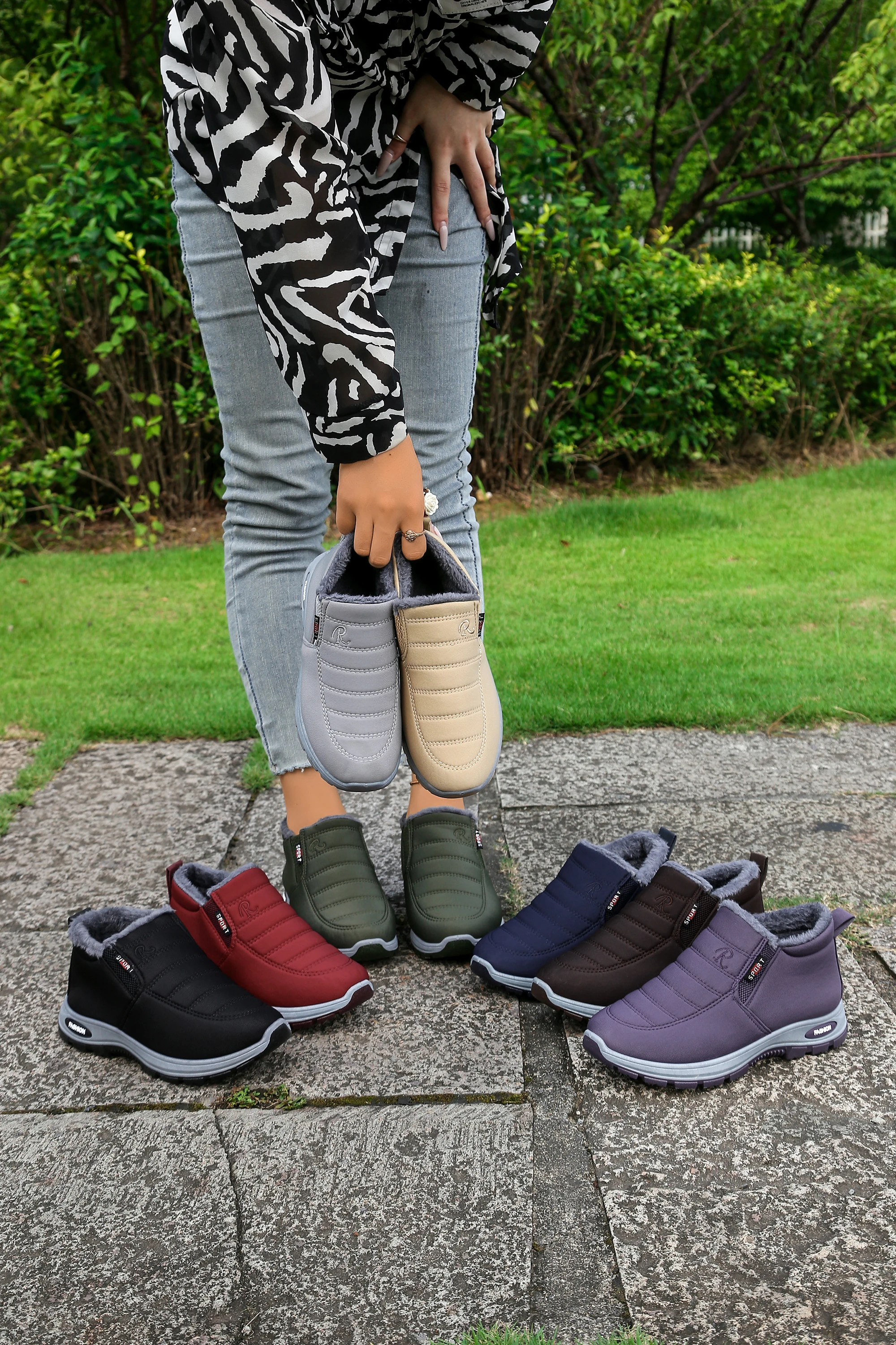 Gemütliche Damen-Wintersneaker mit Fellfutter, rutschfeste, dicke Sohle, bequeme Stiefeletten, einfach anzuziehende warme Schuhe für kaltes Wetter. – Detail 1