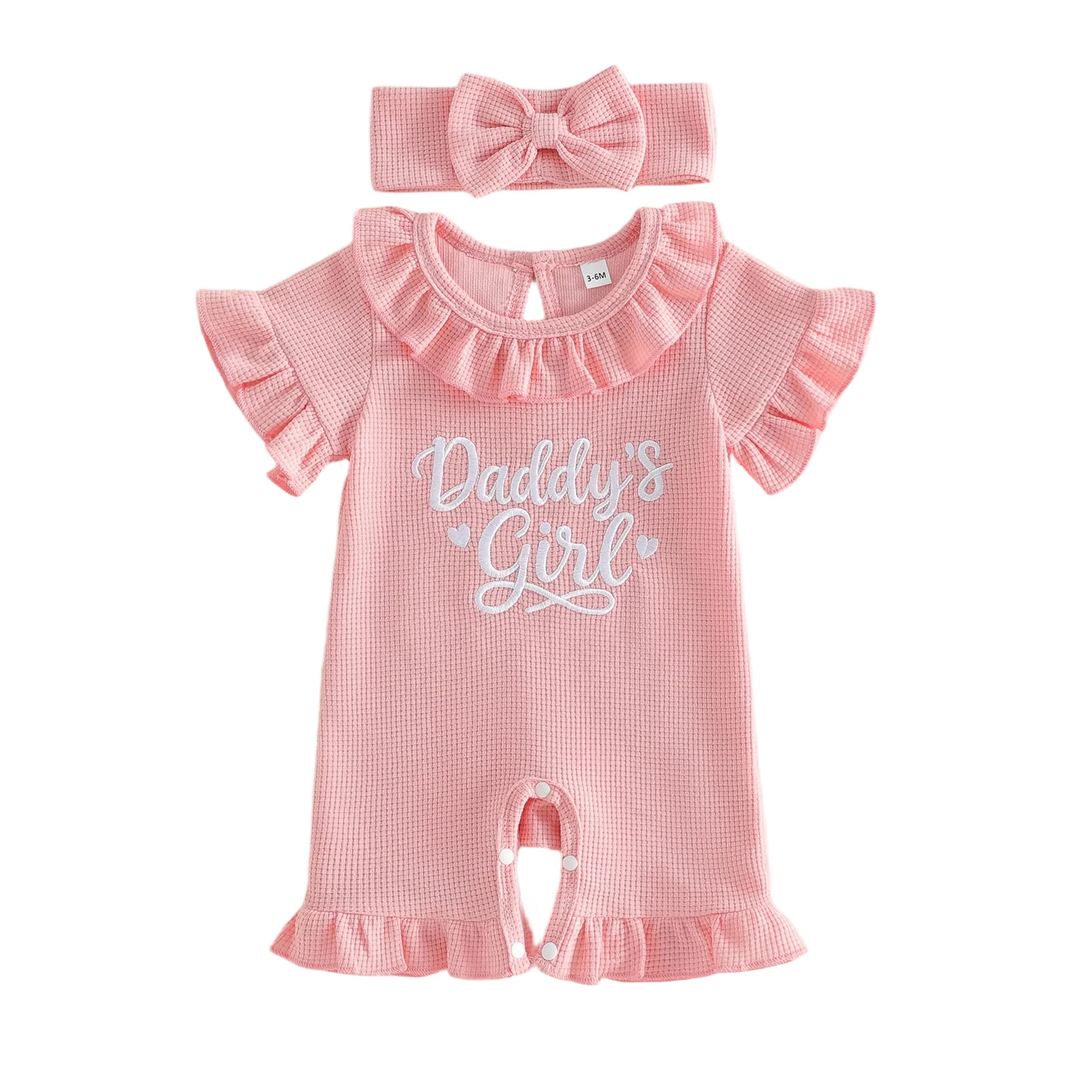 

Комплект из 2 предметов для маленьких девочек: летний комбинезон с круглым вырезом, рюшами, короткими рукавами, вышивкой букв и полосками, а также повязка на голову с бантом