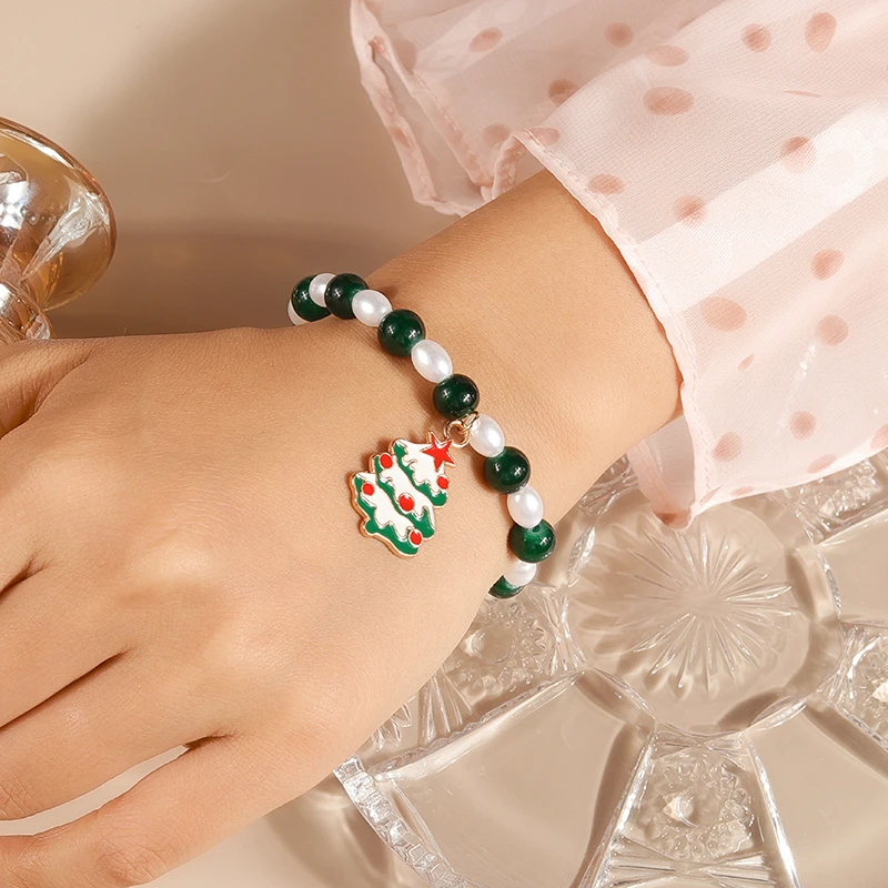 Modisches handgefertigtes Perlenarmband für Damen, Weihnachtsbaum-, Hirsch- und Glockenanhänger, Armband für Mädchen, Freundschaft, Party, Festival, Schmuck, Geschenke – Detail 8