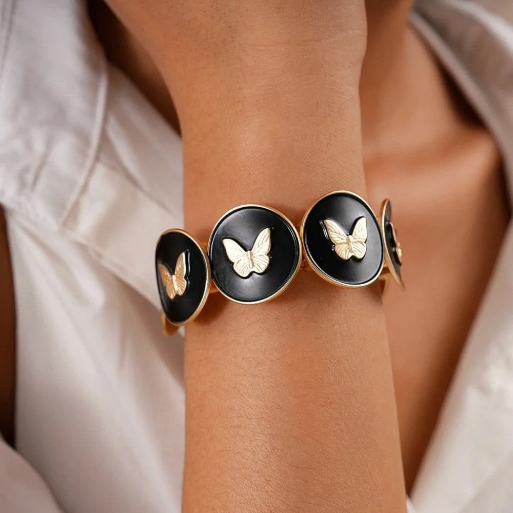 المجوهرات الفاخرة الرجعية بالتنقيط النفط سوار تقليد اللؤلؤ مطاطا حبل أساور معدنية واسعة هندسية فراشة الهندسة حلقة اليد