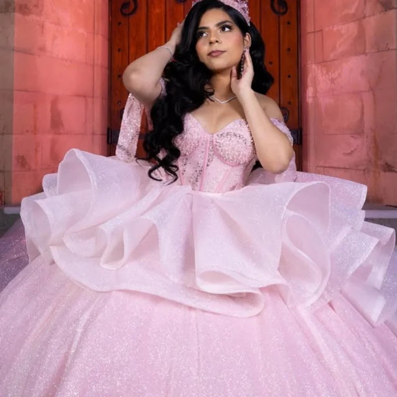 Robes De Quinceanera rose brillant personnalisées, épaules dénudées, appliques De cristal, dentelle superposée, nœud, 15