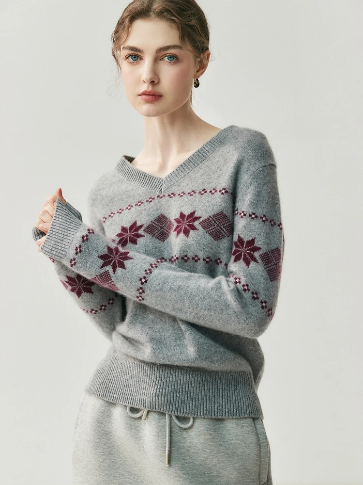 เสื้อไหมพรมแคชเมียร์ CHICUU สำหรับผู้หญิง คอลเลคชั่นฤดูใบไม้ร่วงและฤดูหนาว ลายเกล็ดหิมะ คอวี ผ้าแคชเมียร์แท้ 100% เนื้อนุ่ม อุ่นสบาย แขนยาว