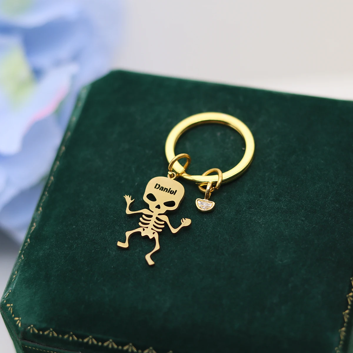 

Customized stainless steel hollow personalized pendant keychain engraved cartoon jewelry gifts for men and women