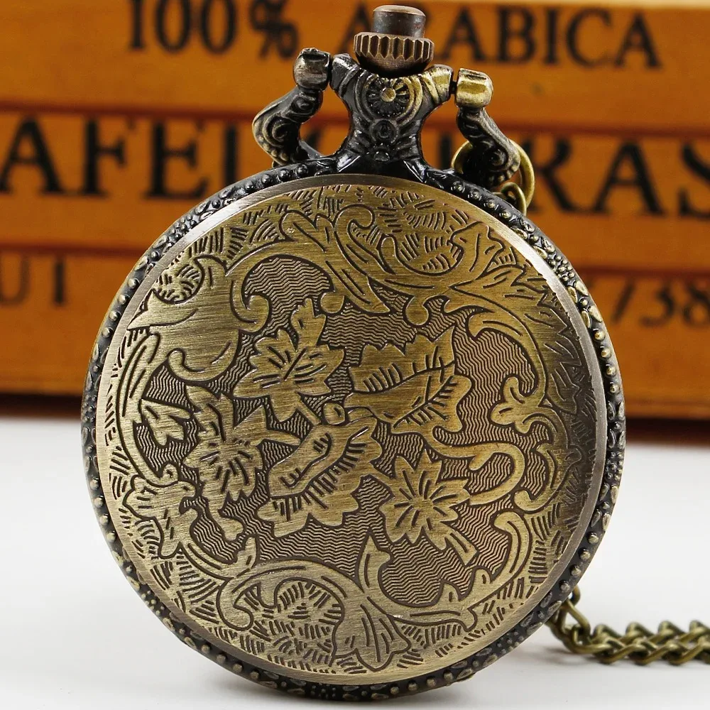 العتيقة رائعة الدب منحوتة ساعة جيب كوارتز قلادة ساعة سلسلة رائعة سحر الهدايا مثالية للرجال النساء جامعي