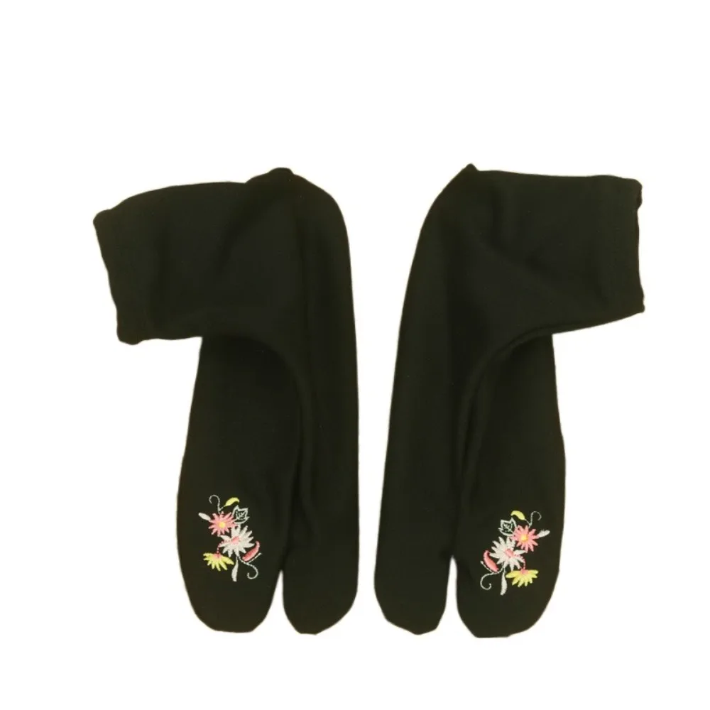 

Fashion Embroidery Flower Two Toed Socks Mid-calf Women Hosiery Toe Separator Socks Japanese Style Short Tube Socks Ladies Girl