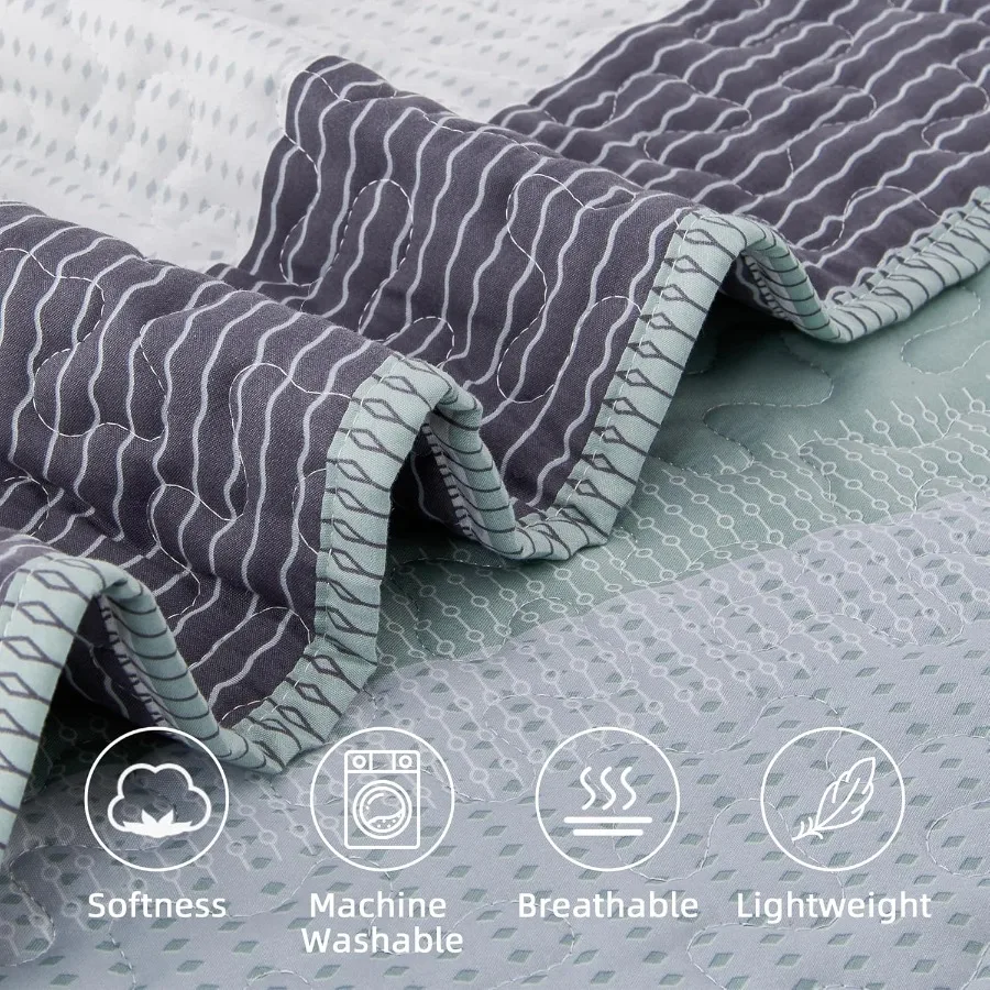 Kingsize-Bettdecken-Set in Salbeigrün mit mintgrünen Akzenten. Ultraweiches und leichtes, gestepptes Patchwork-Bettwäsche-Set mit Streifen für