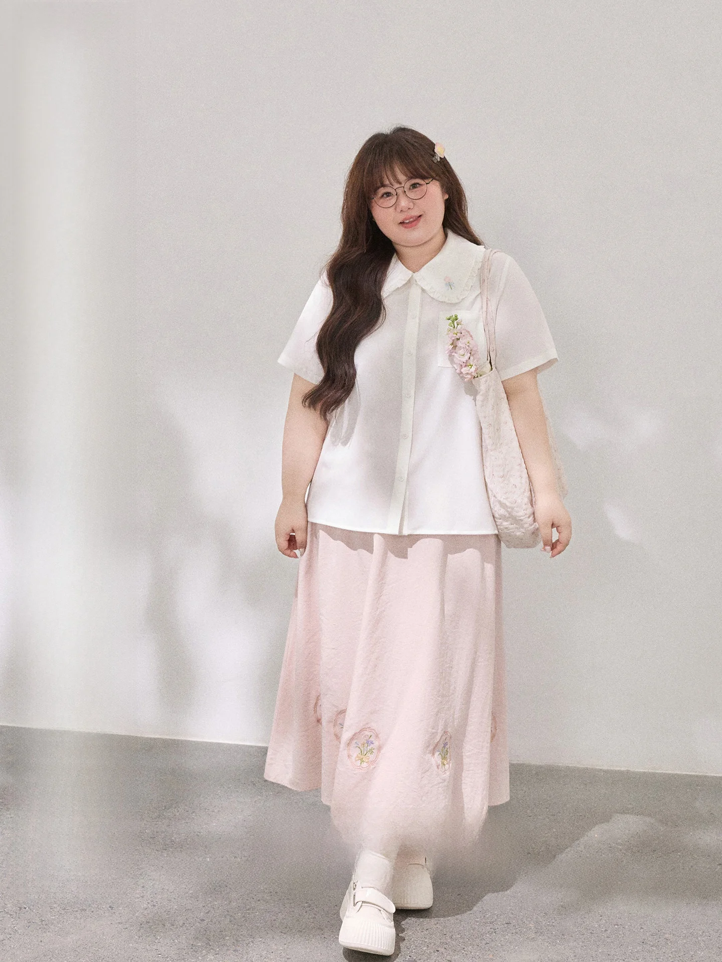 Nuevo Conjunto de Camisa Bordada con Cuello de Muñeca y Falda Larga para Mujer, Talla Grande 2026, Corte Holgado, Manga Larga, Primavera