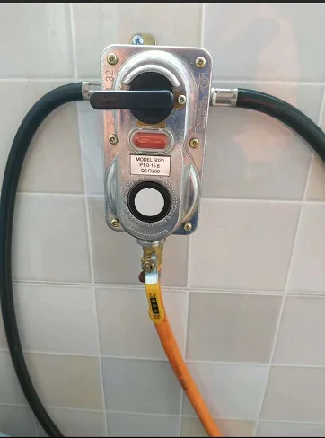 Household double barrel automatic switching valve RV gas decompression artifact