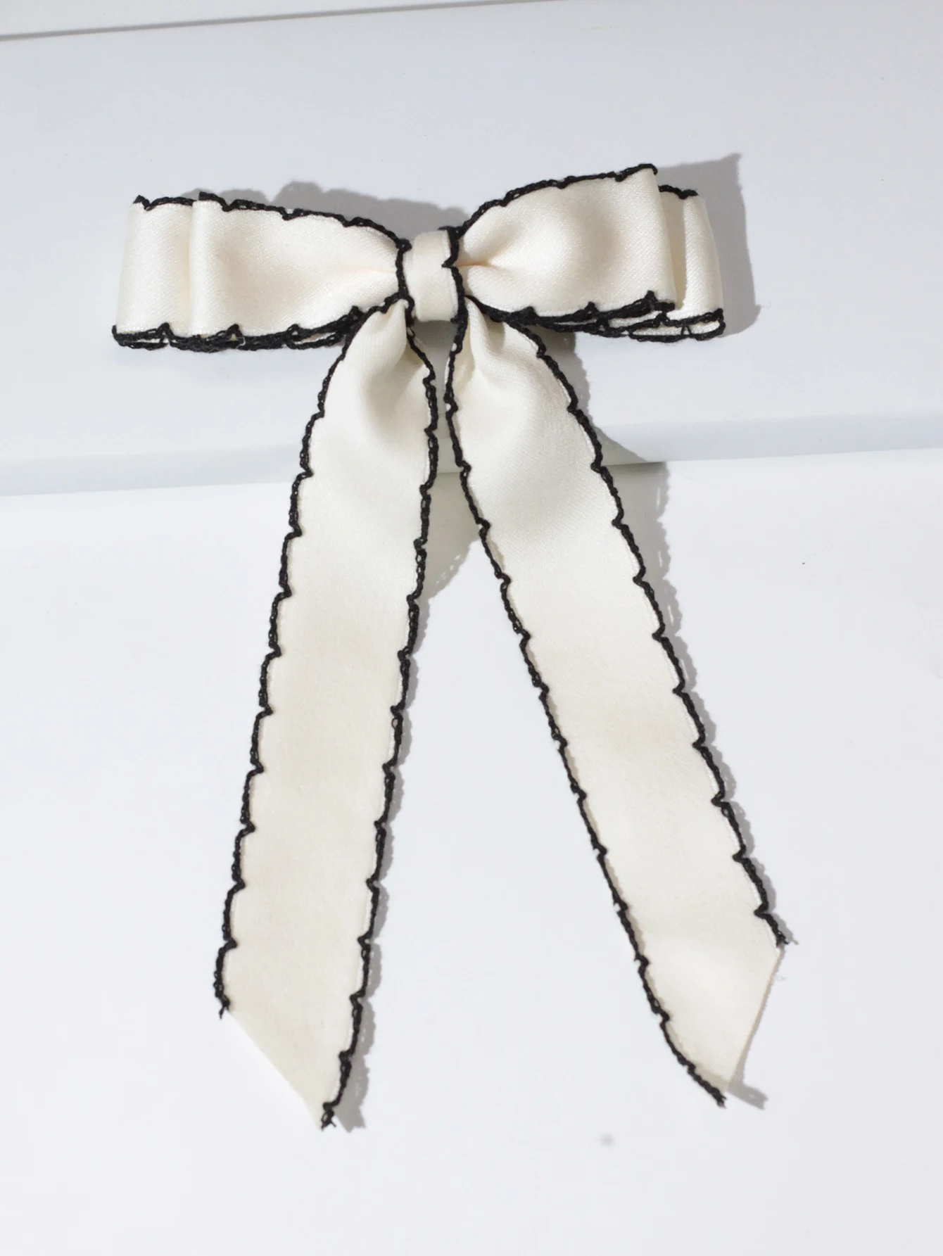 Lystrfac New Fabric Wavy Ribbon Hair Bow Spinka do włosów dla kobiet Dziewczyny Spinki do włosów Czarny Biały Kokarda Top Klips Kobiece akcesoria do włosów — zdjęcie 7