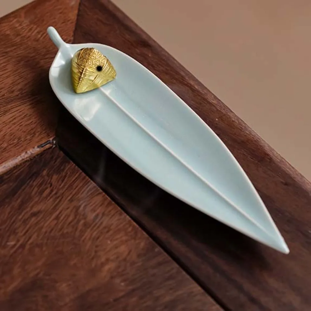 

Boat Shape Zongzi Incense Holder Ceramic with Zongzi Leaf Base Incense Stick Burner Sturdy Traditional Aromatherapy Ornament