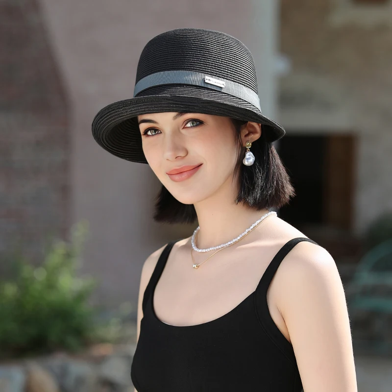 Spring and autumn hats are versatile for children, with raised edges and straw hats for summer sun protection. Straw woven hats