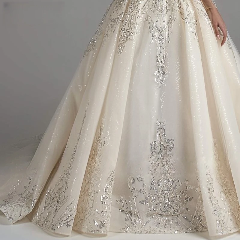 New Elegant Scoop Neck Long Sleeve Champagne Ball Gown Wedding Dress 2023 Luxury Beaded Appliques Sparkly Princess Bridal Gown