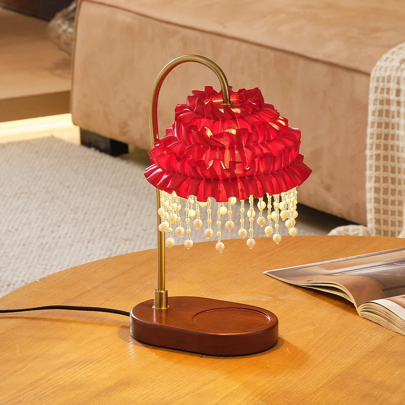 

Red festive light luxury pearl retro desk lamp LED eye protection warm wedding decoration lamp advanced master bedroom bedside l