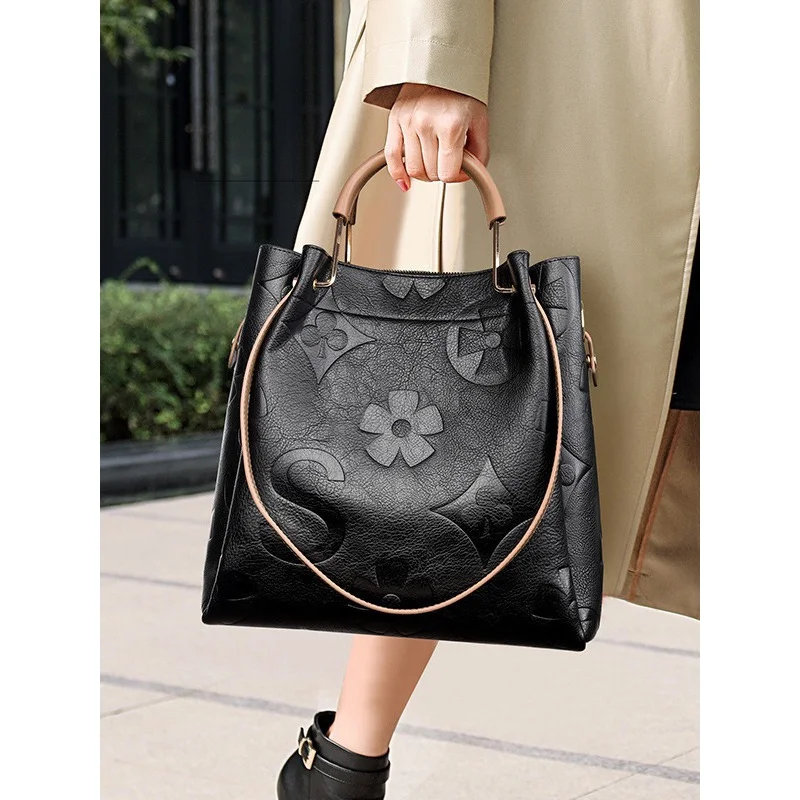 

Women's bag hot selling new bucket bag high-grade fashion embossing handbag large capacity son mother shoulder bag