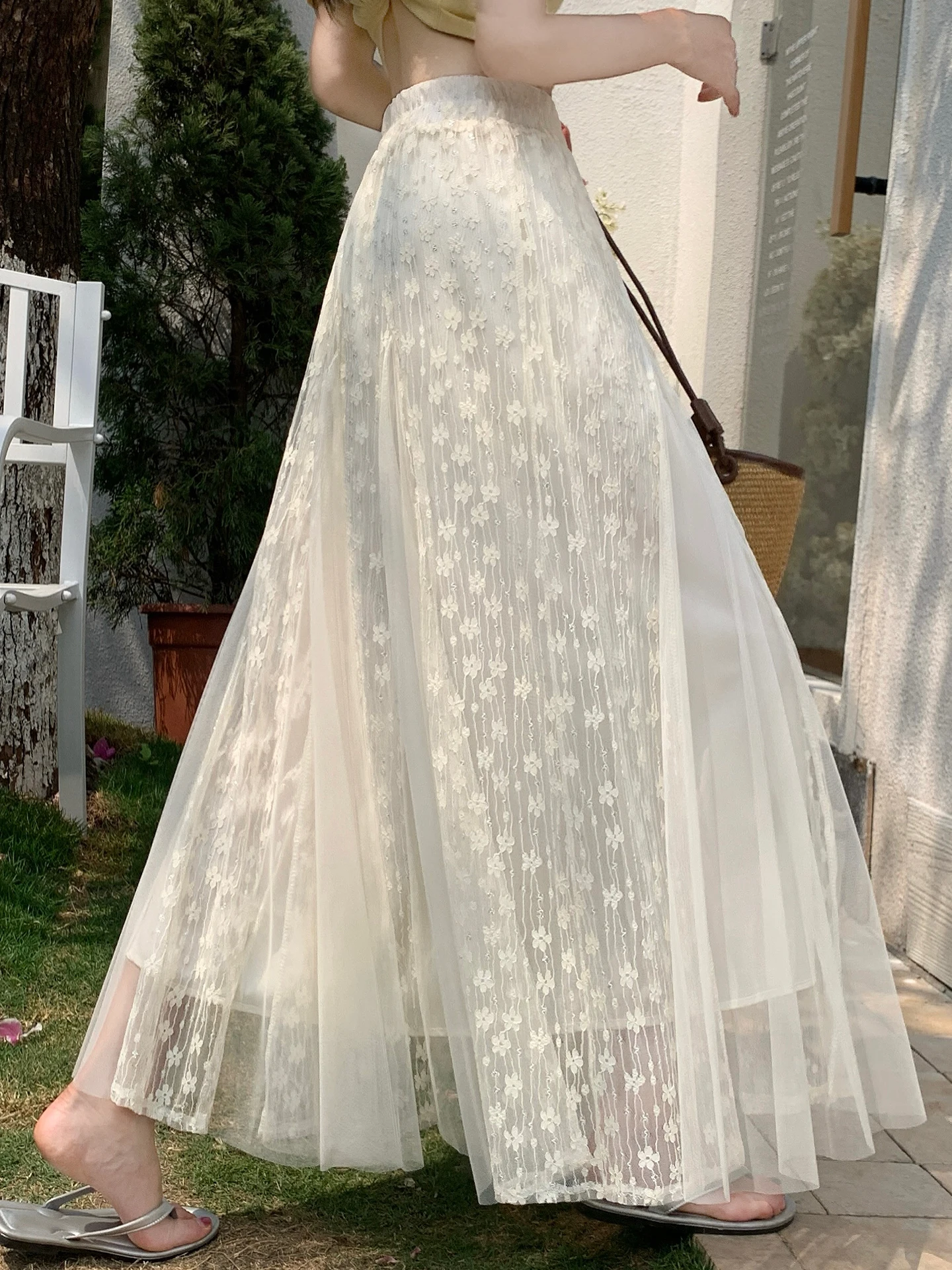 

Элегантная женская летняя юбка с высокой талией, кружевными вставками и сеткой, фасон А-силуэт, длинная, из комфортной мягкой ткани