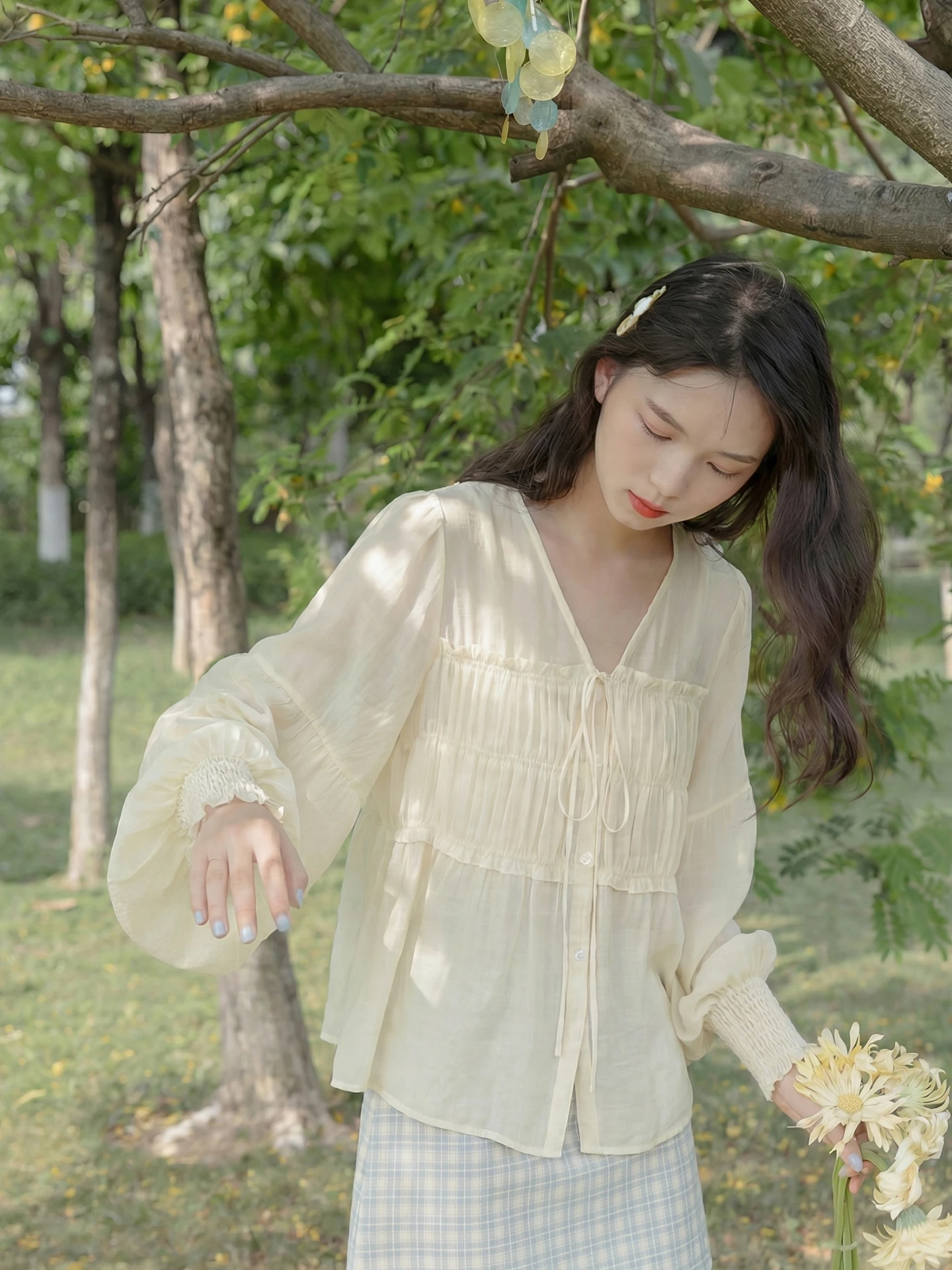 

Summer New Women's V-neck Lantern Sleeve Shirt Sunscreen Design Sense Top Korean Style Loose Fit Long Sleeve Short Length