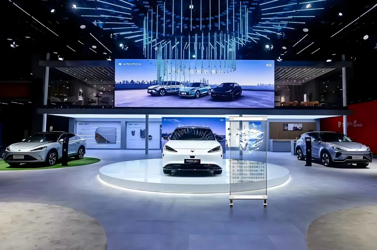 Transparent LED Poster Display Holographic Invisible Screen 80% See-Through  for Boutique Clothing Store Window Digital Signage