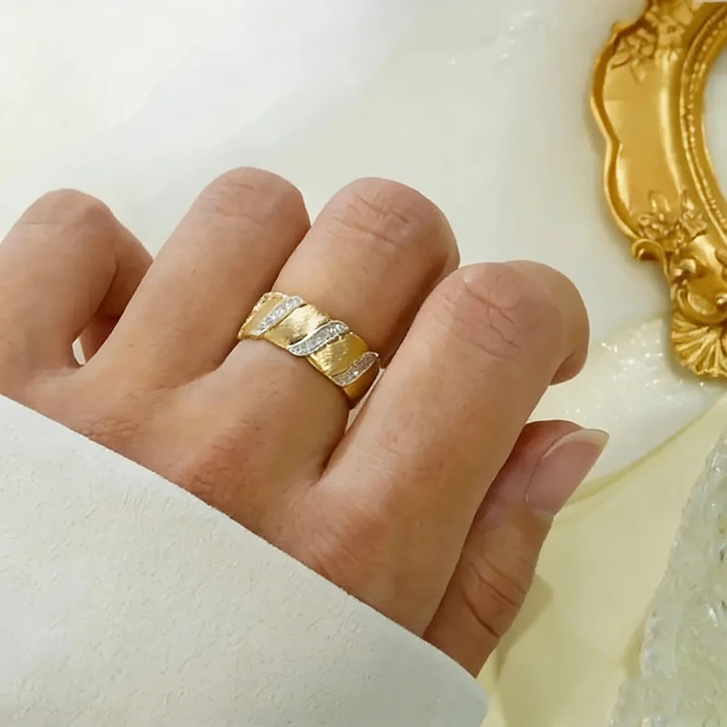 Huitan Zweifarbiger Damenring mit glänzendem CZ-Edelstein, modisches Party-Accessoire, edle Hochzeit, Verlobung, vielseitiger eleganter Damenschmuck – Detail 6