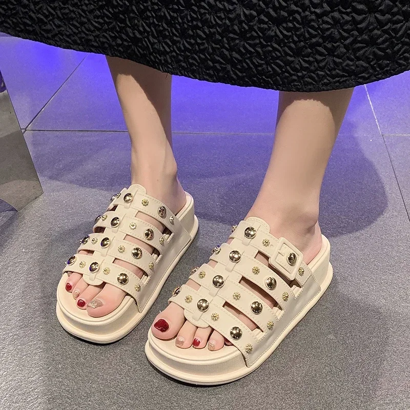 

Pop Women's Thick Soled Rivet Slippers Fashion Sponge Cake Soles Jelly Shoes Summer Ladies High Heels Beach Shoes Women Sandals