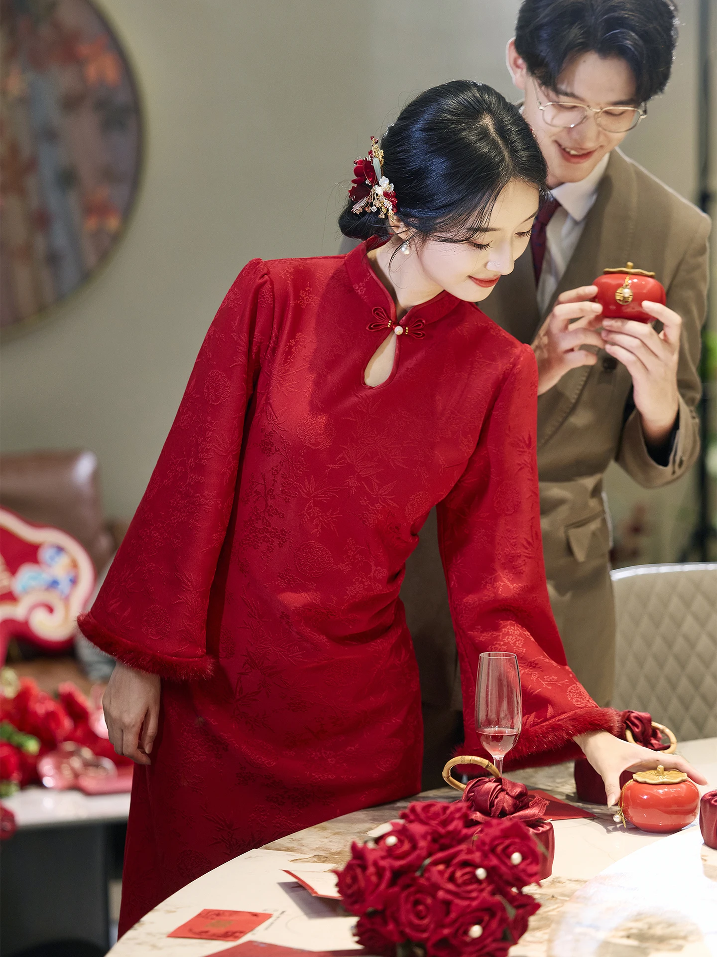 

Новое красное свадебное платье для невесты, зимнее, теплое, длинное, с полным рукавом, скошенным воротником, винтажное, для свадебной церемонии...