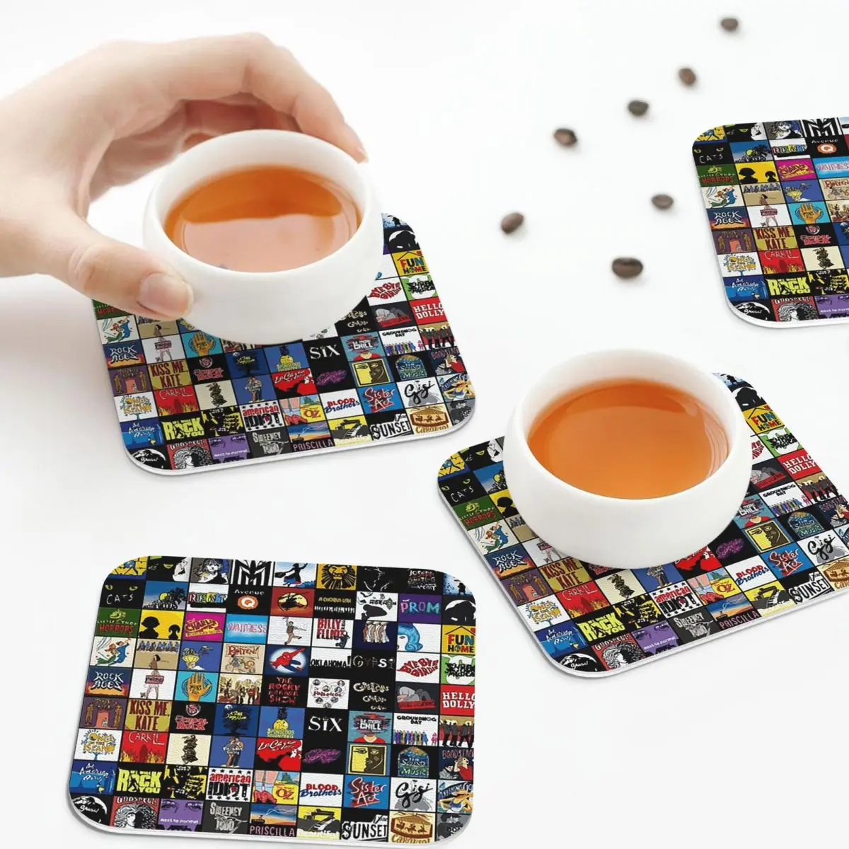 Posavasos con logotipos del teatro musical de Broadway, dibujados a mano, de PVC y cuero, para decoración del hogar, cocina y comedor, juego de 6.
