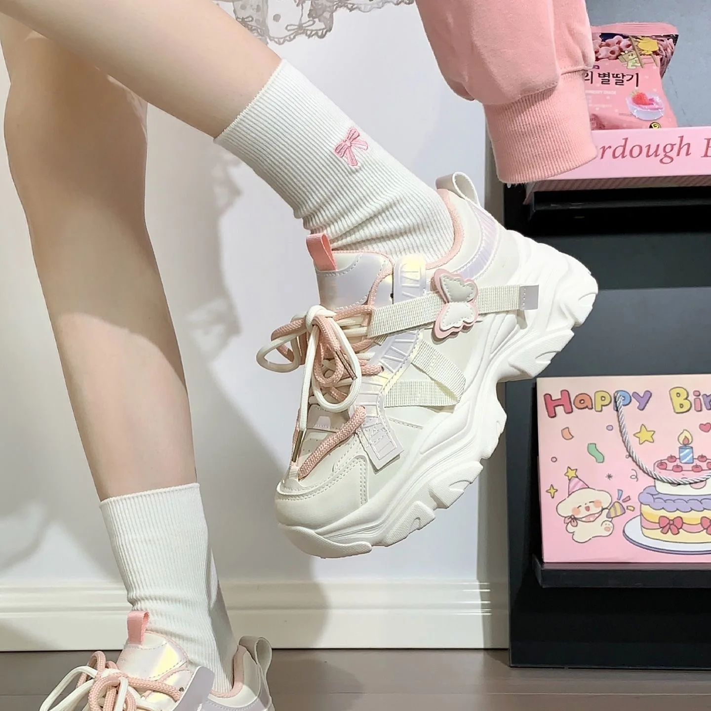 2026 Frühling Herbst Neue Damenmode Atmungsaktive Ultraleichte Dad-Sneaker im Butterfly-Stil mit dicker Sohle und erhöhtem Absatz – Detail 9