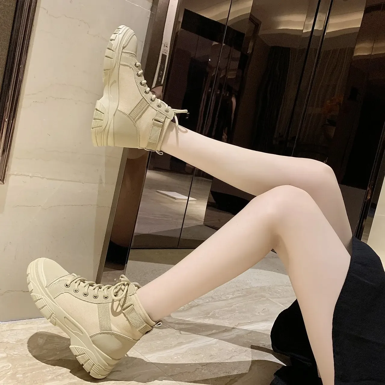 Mountaineering Shoes for Women  2023 New High Top Canvas Shoes British Style Breathable Desert Short Boots Lacing Tool Boots