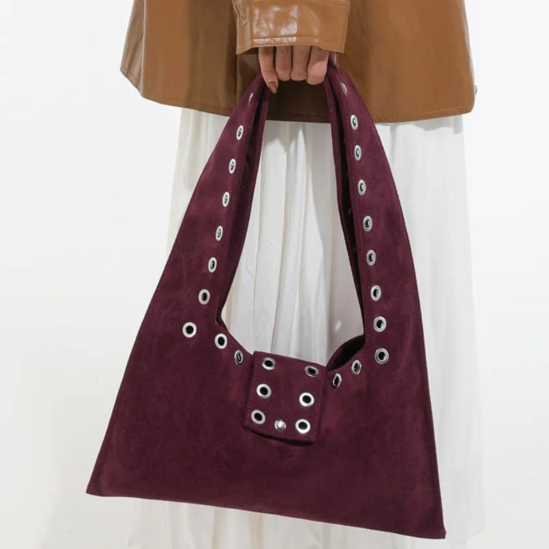 

Модная женская сумка через плечо с заклепками, простая сумка большой вместимости в стиле ретро, трендовая матовая мотоциклетная сумка, новая доступная женская сумка