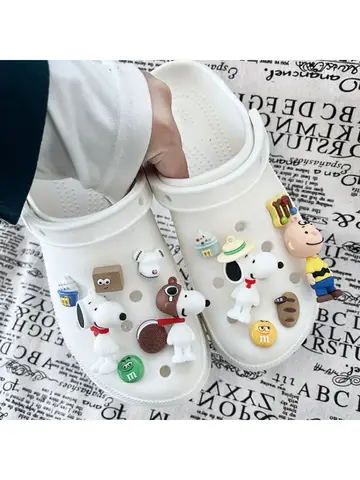 MINISO Snoopy Series Shoe Charms Set For Clogs Sandal Decoration Diy Accessories Cute Cartoon Funny Style Holiday X-mas Gifts