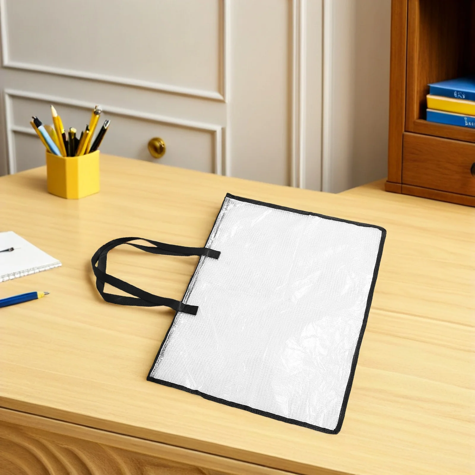 حقيبة محفظة فنية بمقبض ومساحة إضافية وآمنة وسحاب للإغلاق، مادة شديدة التحمل، تصميم واضح لملصق الطلاب الفنانين