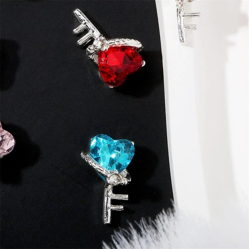 

5 шт./пакет, модные простые аксессуары для дизайна ногтей в форме сердца с бриллиантами, маникюрные украшения, женские украшения для ногтей «сделай сам», подарки