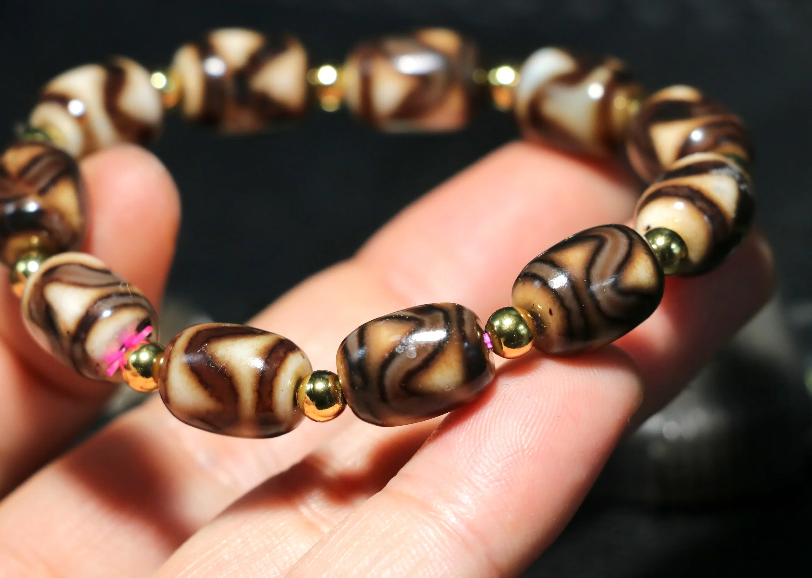 

Energy Tibetan Old Agate Tiger Tooth Symbols Totem dZi Bead Elegant Manner Female Bracelet Amulet AAA LKbrother Talisman