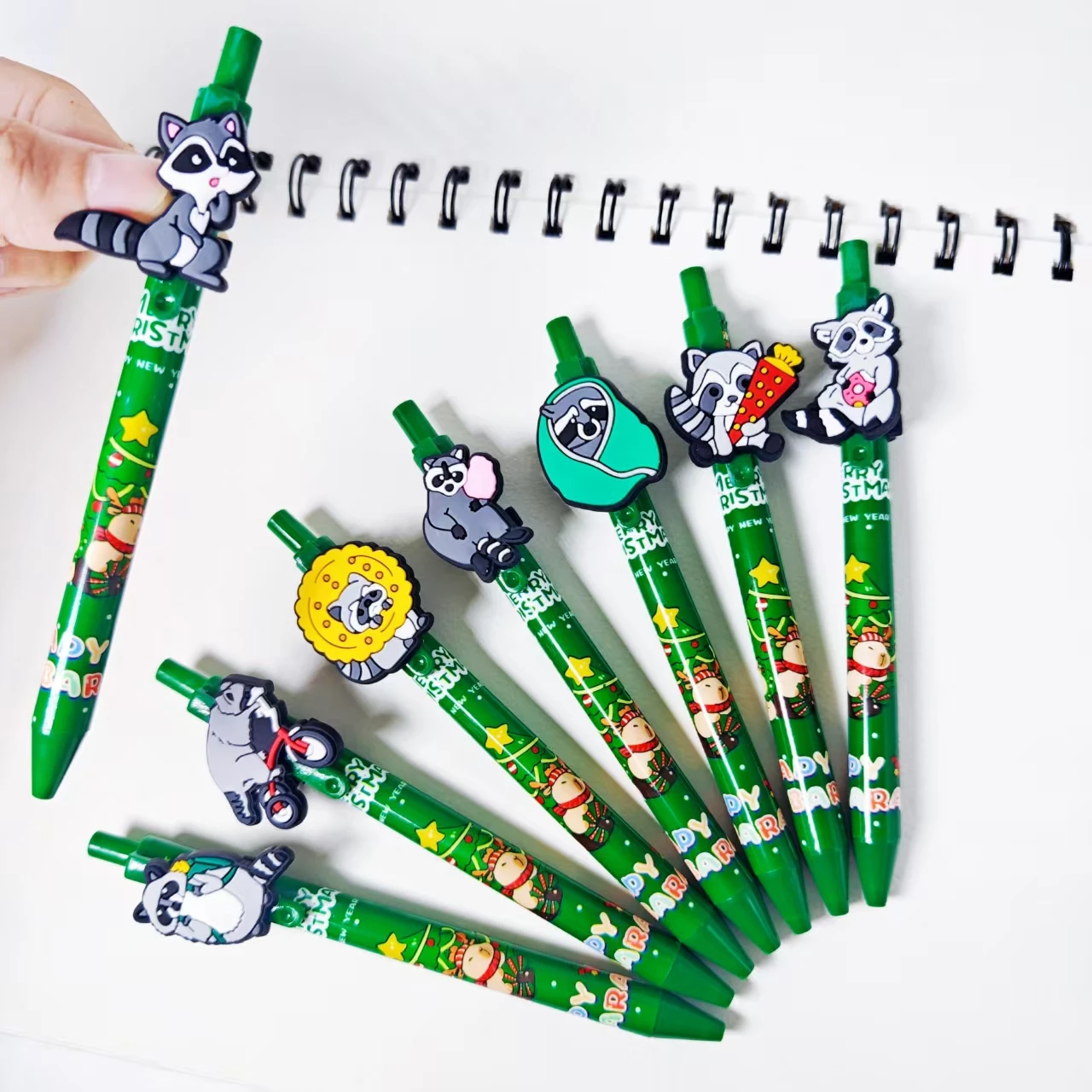 

8/15 шт., рождественская шариковая ручка с зеленым енотом, подарок на Новый год, рождественская сезонная ручка