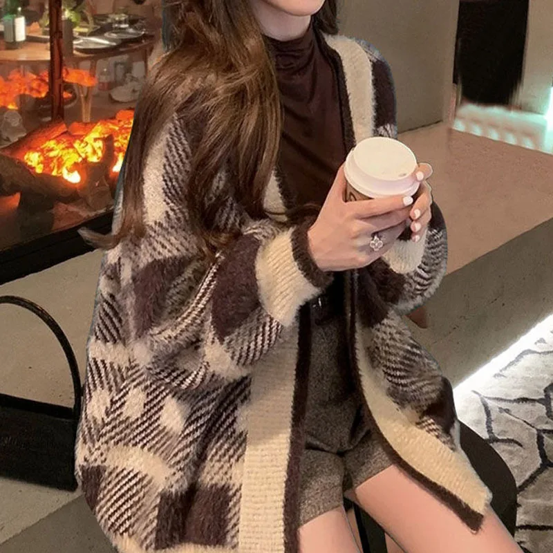 Hot Sale Coffee Colour Striped Plaid Spliced V-Neck Cardigan Drop Shoulder Same Style for Stars Loose Korean Autumn Winter Wild