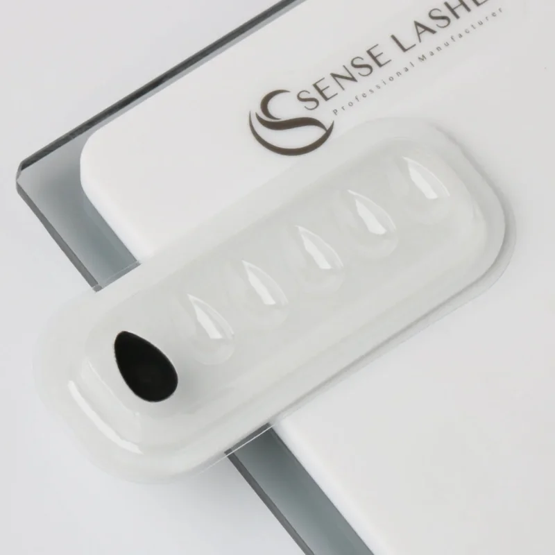 رموش تحسس 50 قطعة من صواني الغراء ذاتية الالتصاق من مادة PVC للاستعمال مرة واحدة لملحقات الرموش وسادات الغراء أدوات المكياج