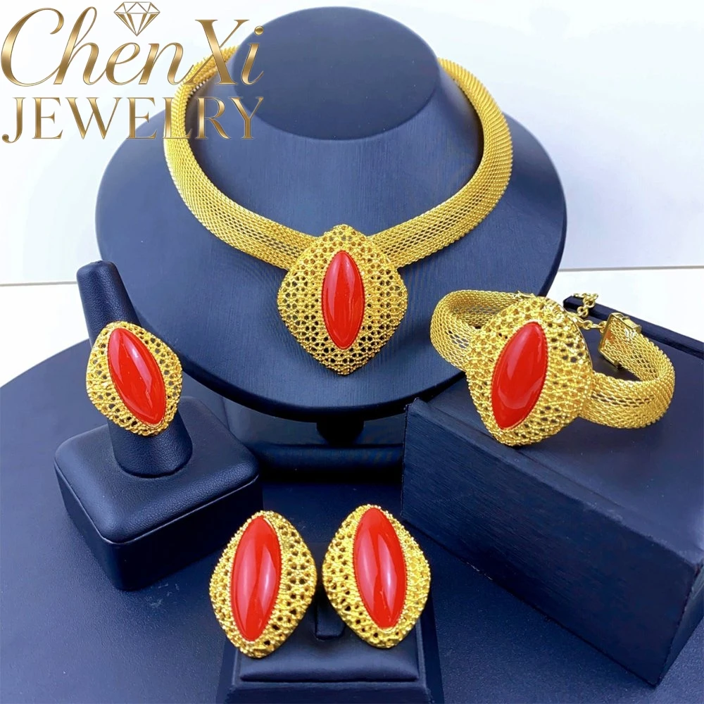 Alluvial Gold Three-Dimensional Hollow-Out Necklace Elegant Charms Standout Piece High-End Keepsake Exquisite Young Luxury Gift