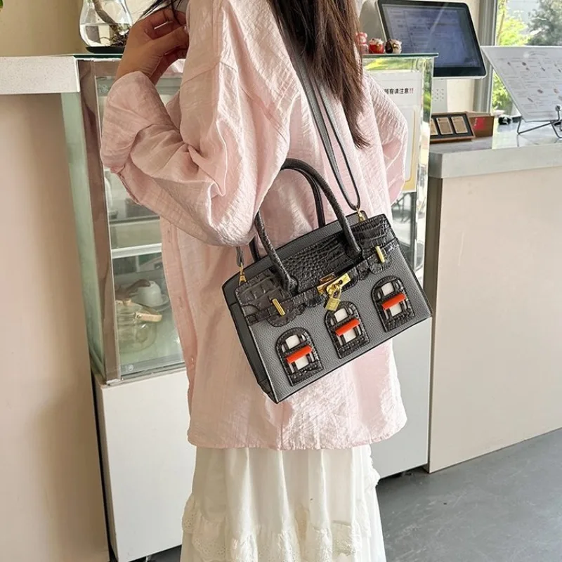 

Versatile Weekender Tote Bag For Women Capacious Underarm Shoulder Bag Perfect For Overnight Trips And Beach Days